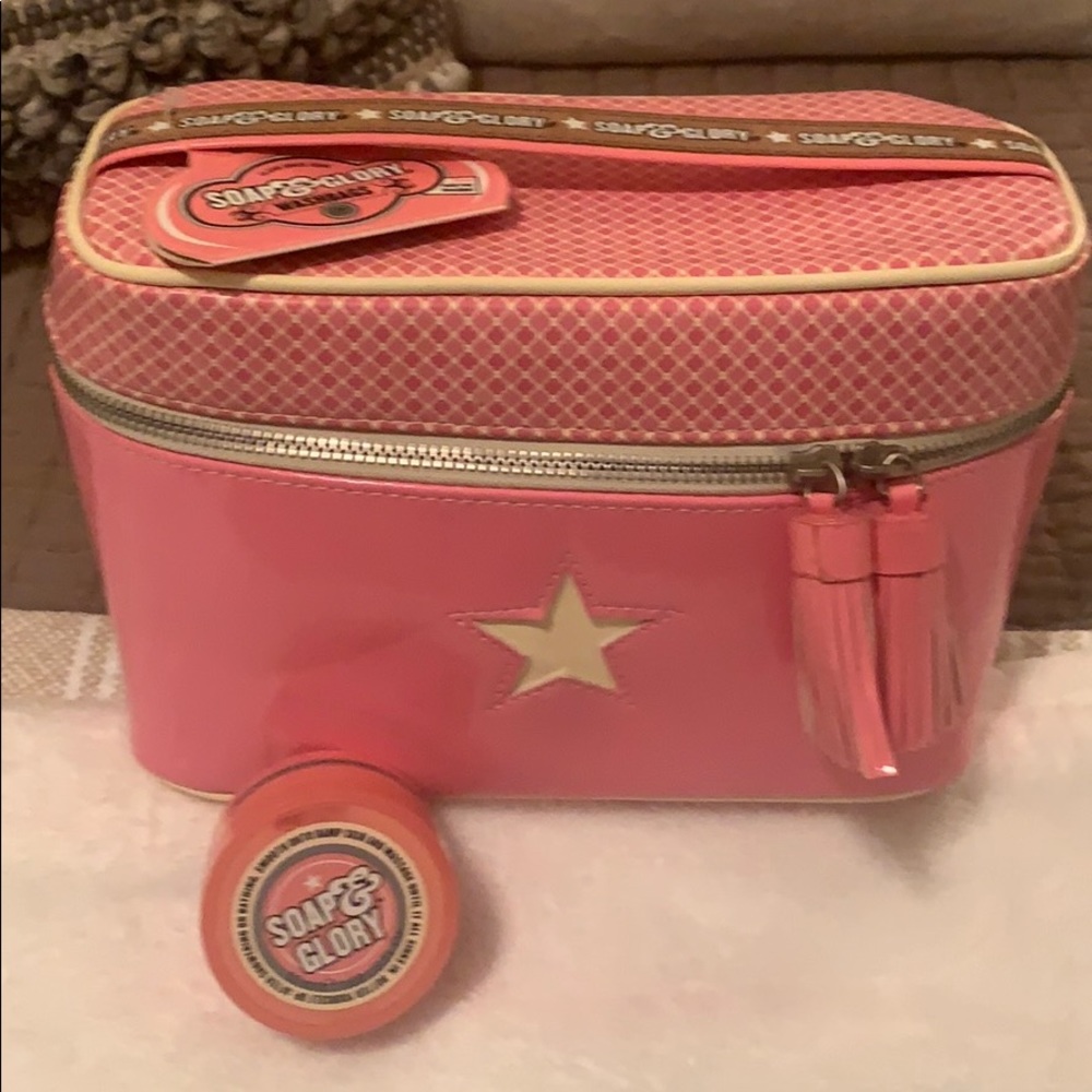 Soap & Glory Wash Bag with the Righteous Butter